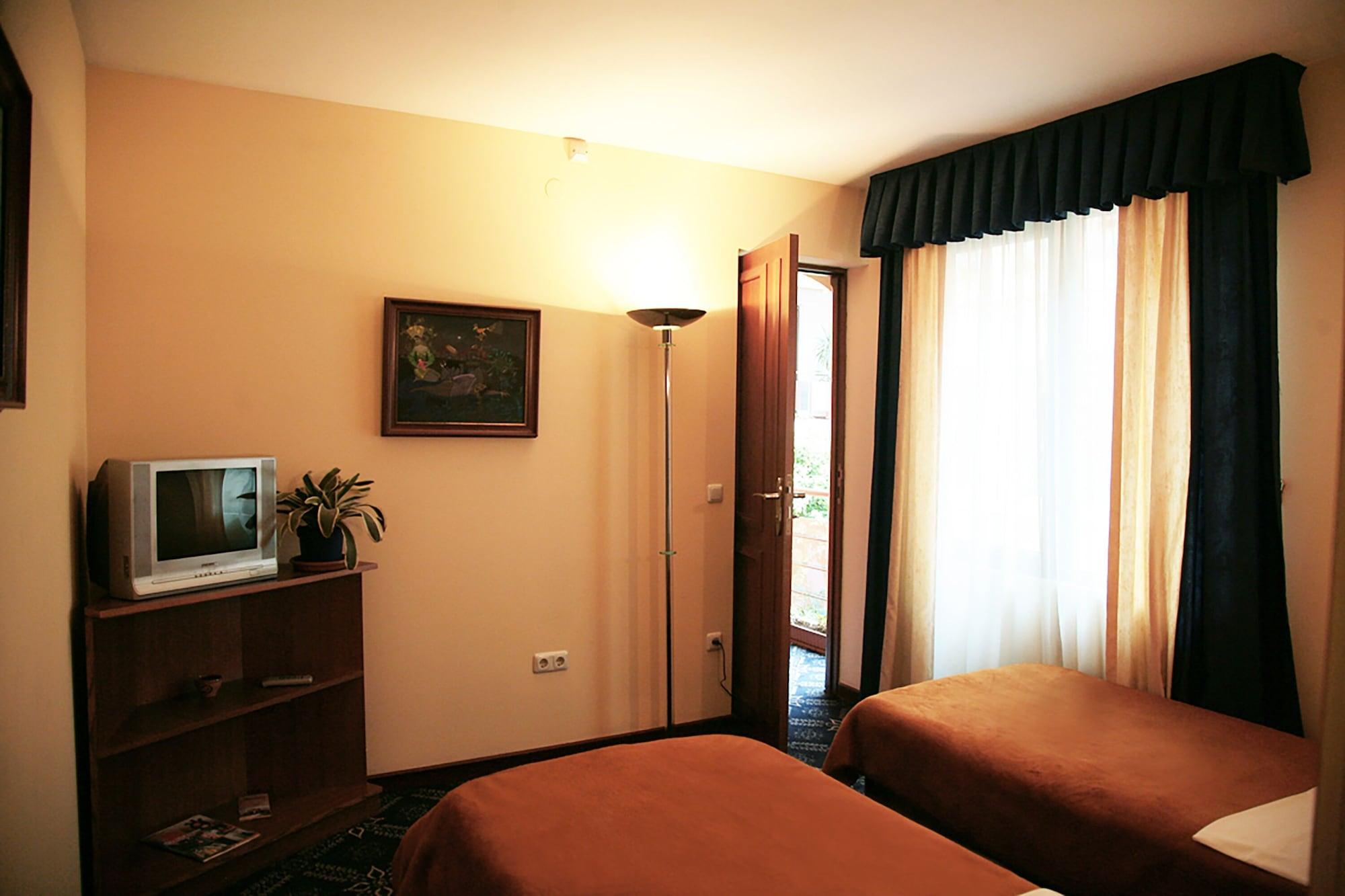 Ararat Hotel เยเรวาน ภายนอก รูปภาพ