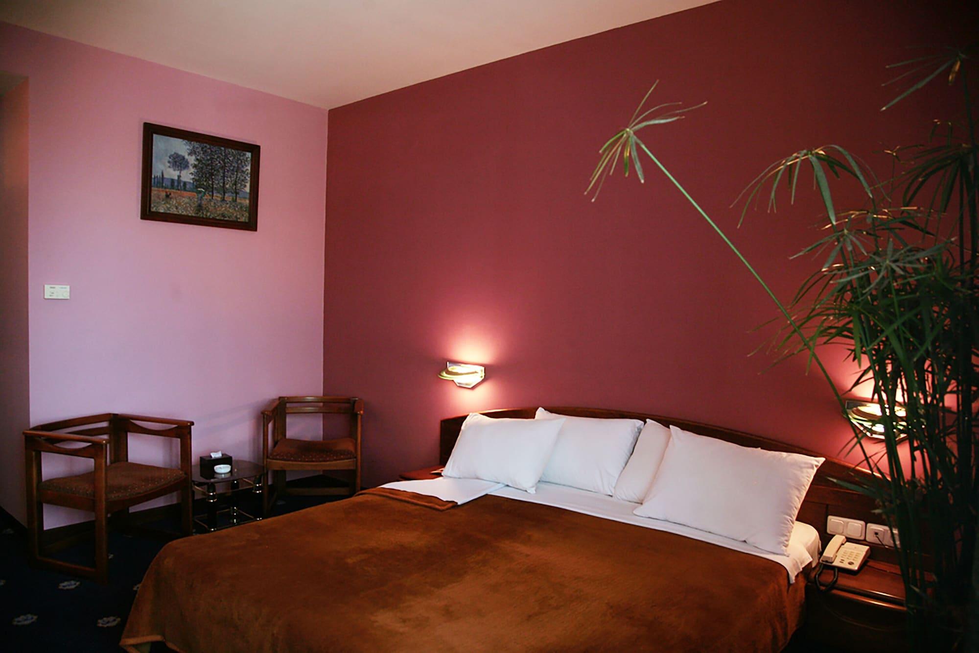Ararat Hotel เยเรวาน ภายนอก รูปภาพ