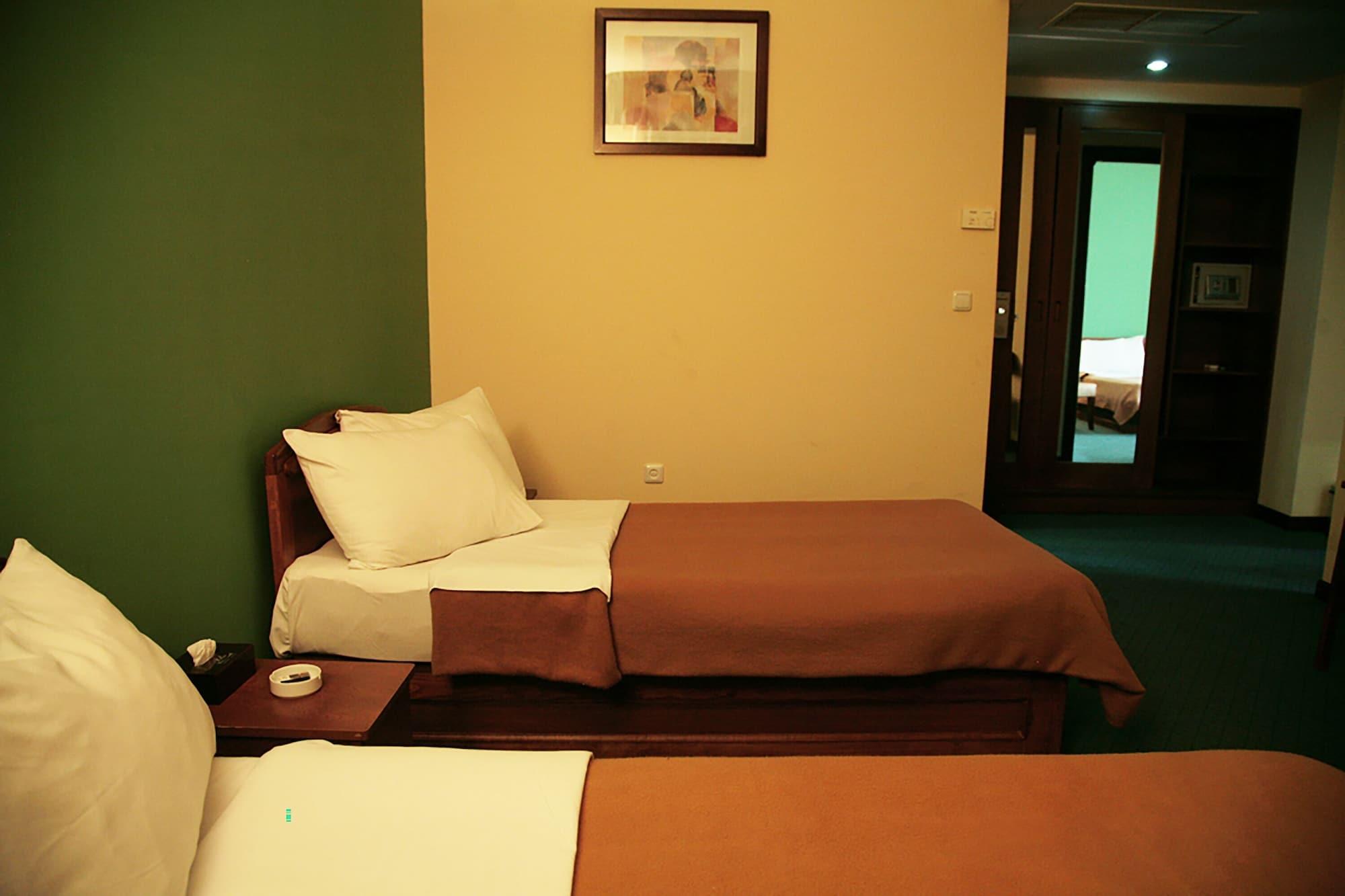 Ararat Hotel เยเรวาน ภายนอก รูปภาพ