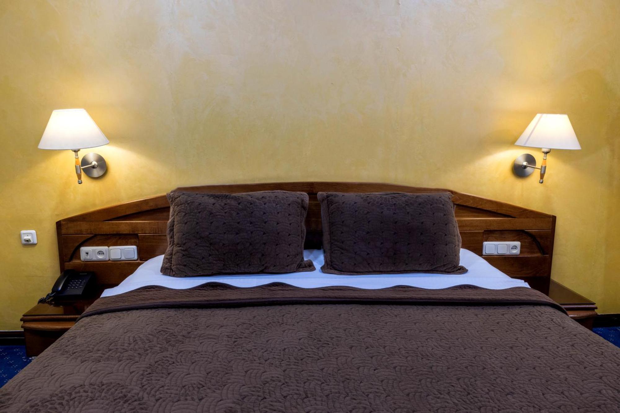 Ararat Hotel เยเรวาน ภายนอก รูปภาพ