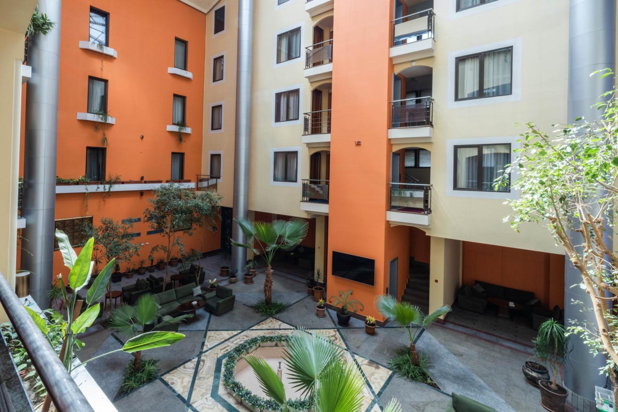 Ararat Hotel เยเรวาน ภายนอก รูปภาพ
