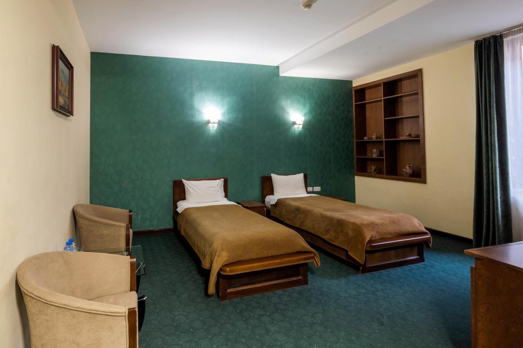 Ararat Hotel เยเรวาน ภายนอก รูปภาพ