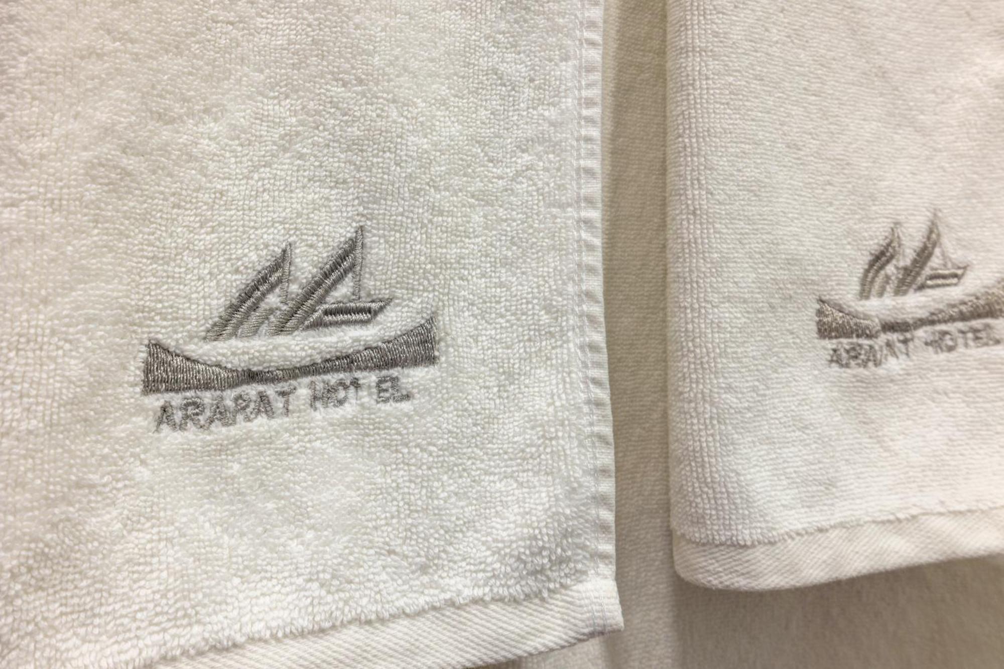 Ararat Hotel เยเรวาน ภายนอก รูปภาพ