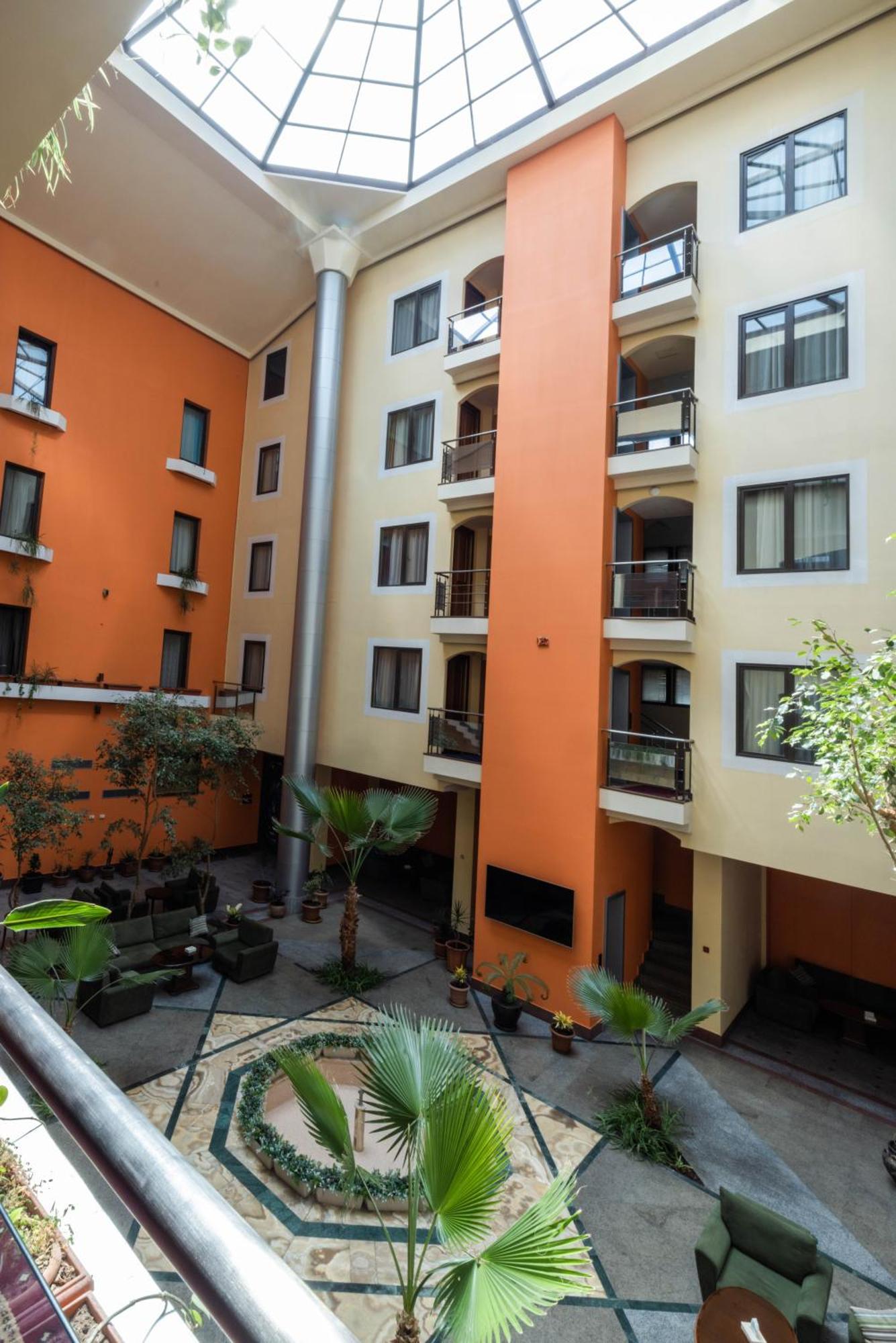 Ararat Hotel เยเรวาน ภายนอก รูปภาพ