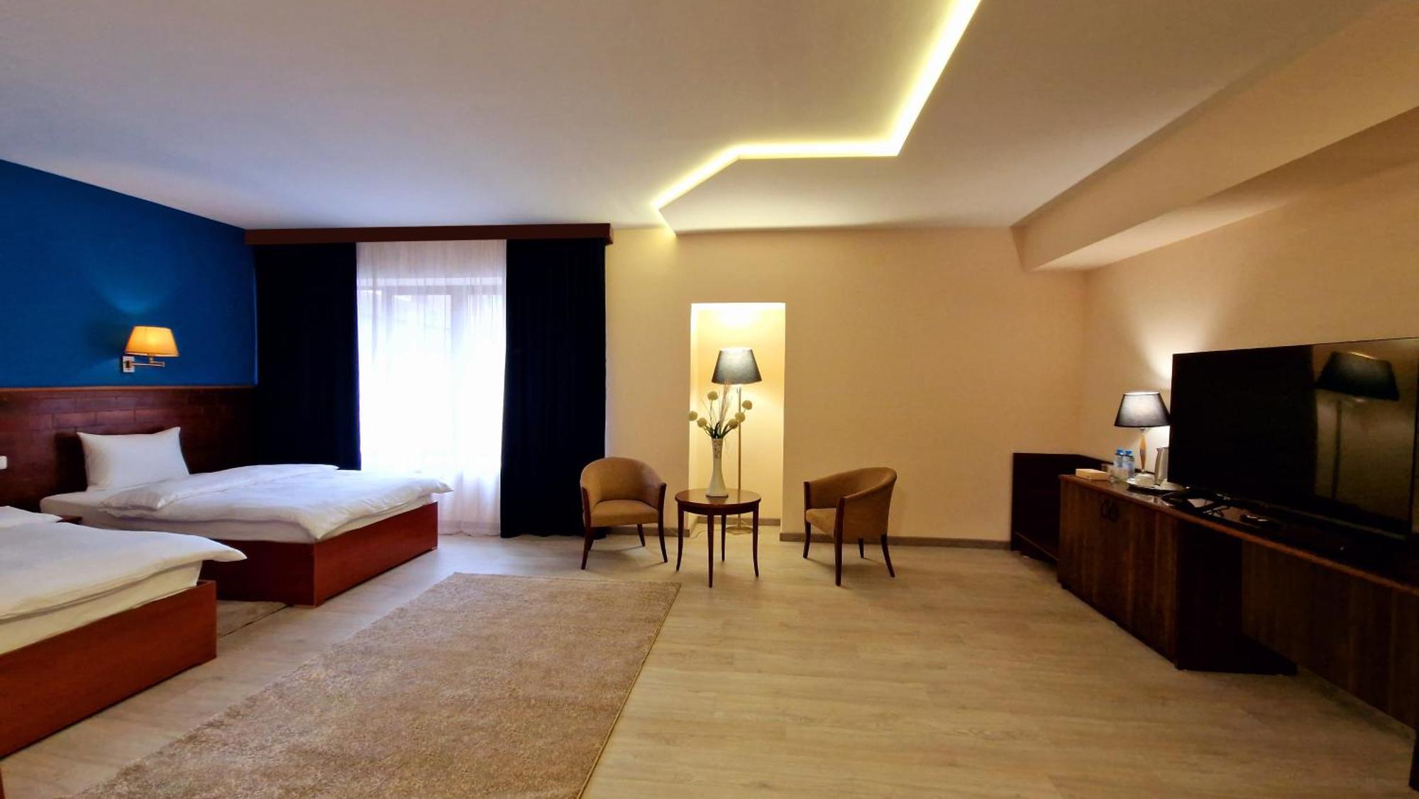 Ararat Hotel เยเรวาน ภายนอก รูปภาพ