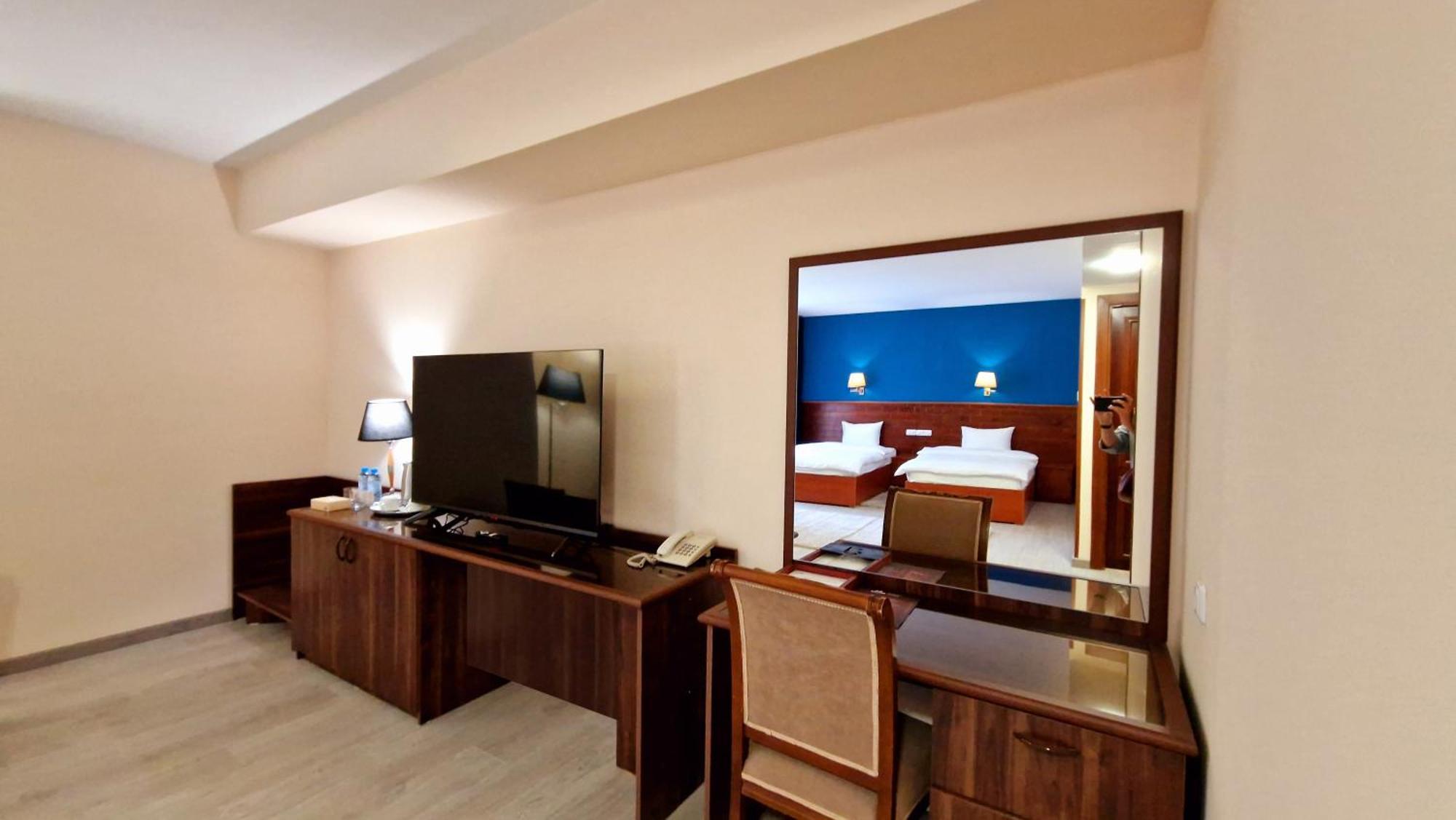 Ararat Hotel เยเรวาน ภายนอก รูปภาพ