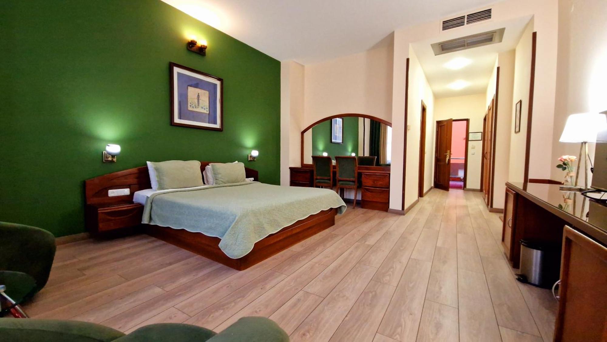 Ararat Hotel เยเรวาน ภายนอก รูปภาพ