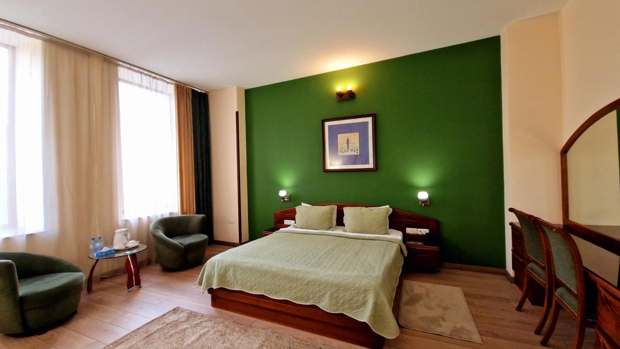 Ararat Hotel เยเรวาน ภายนอก รูปภาพ