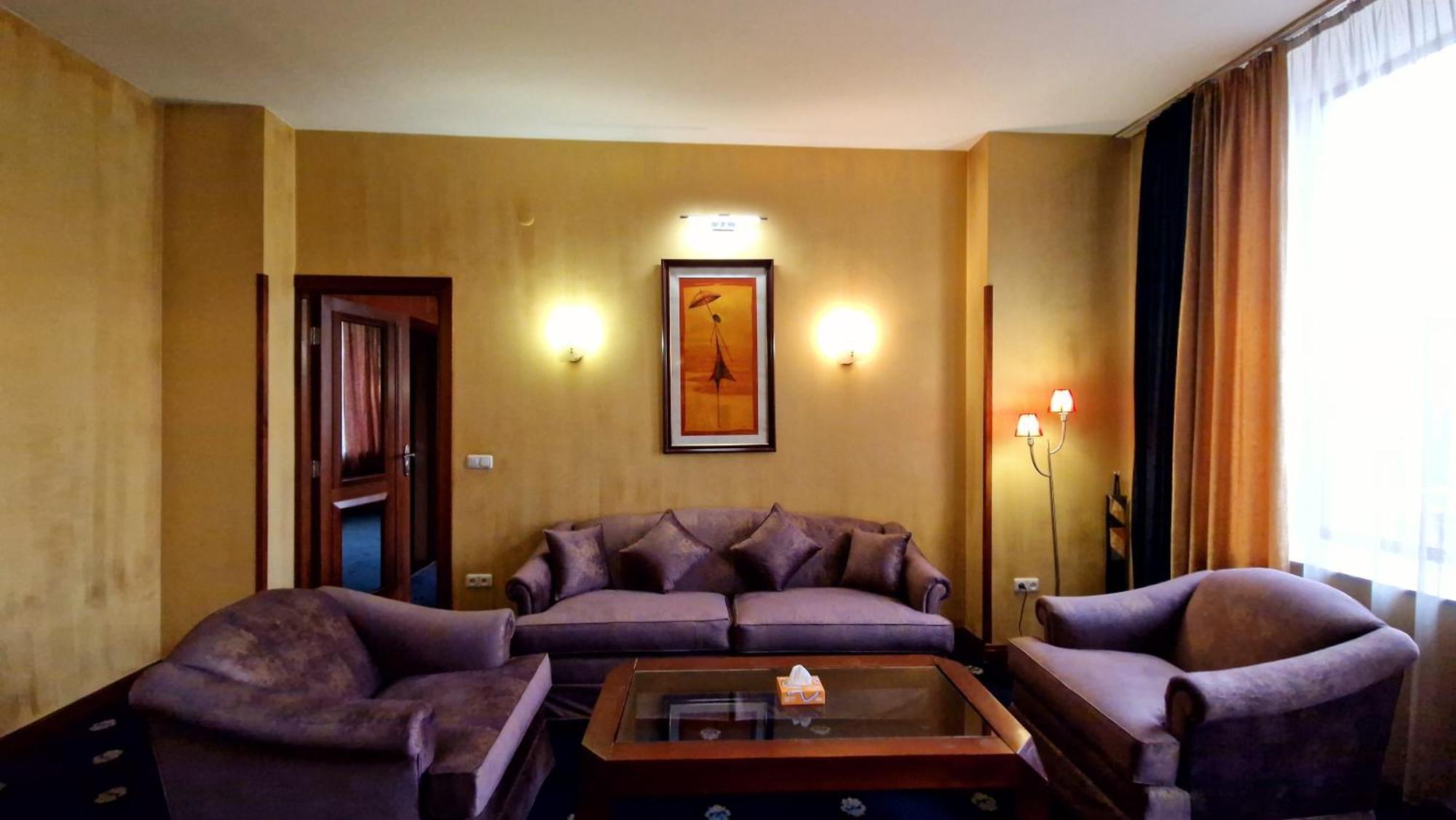 Ararat Hotel เยเรวาน ภายนอก รูปภาพ