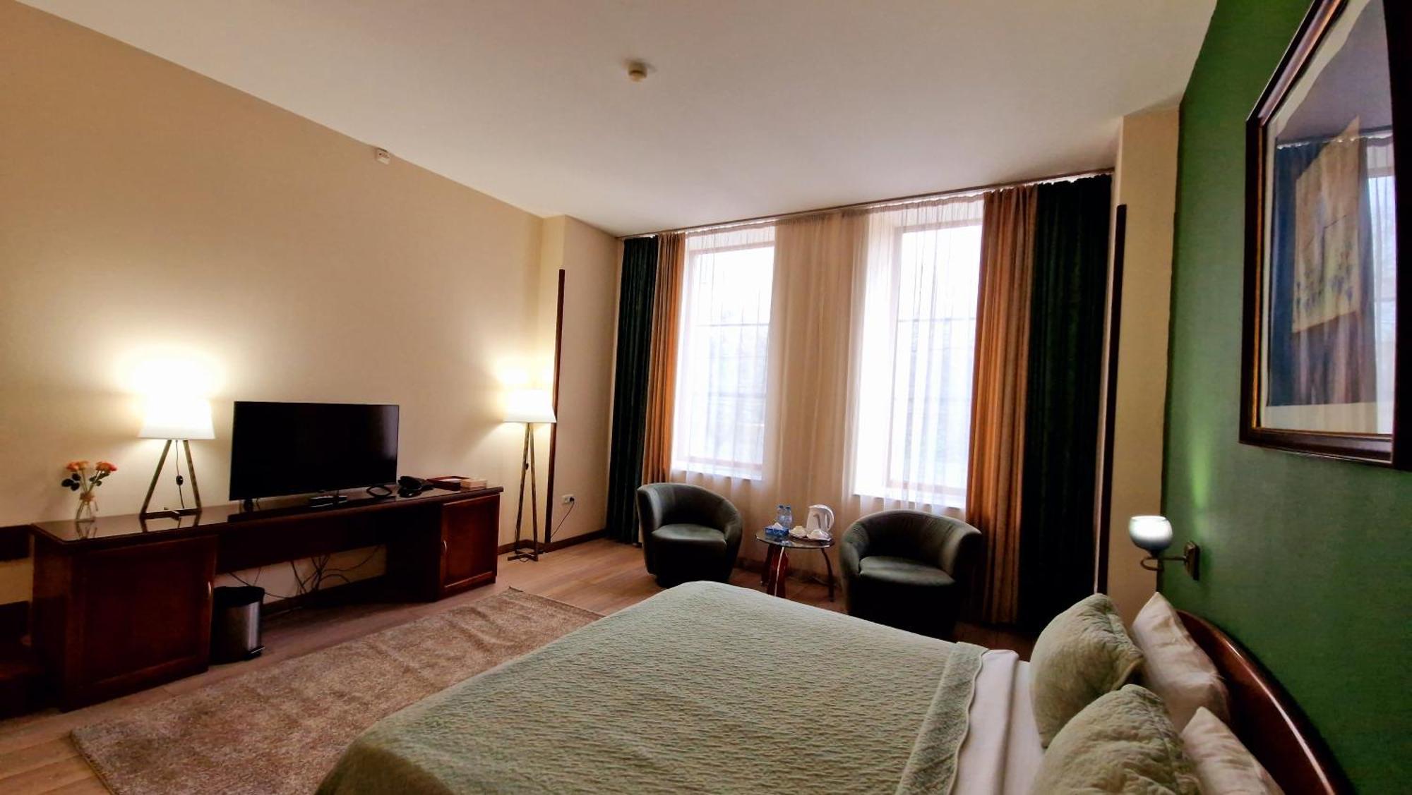 Ararat Hotel เยเรวาน ภายนอก รูปภาพ