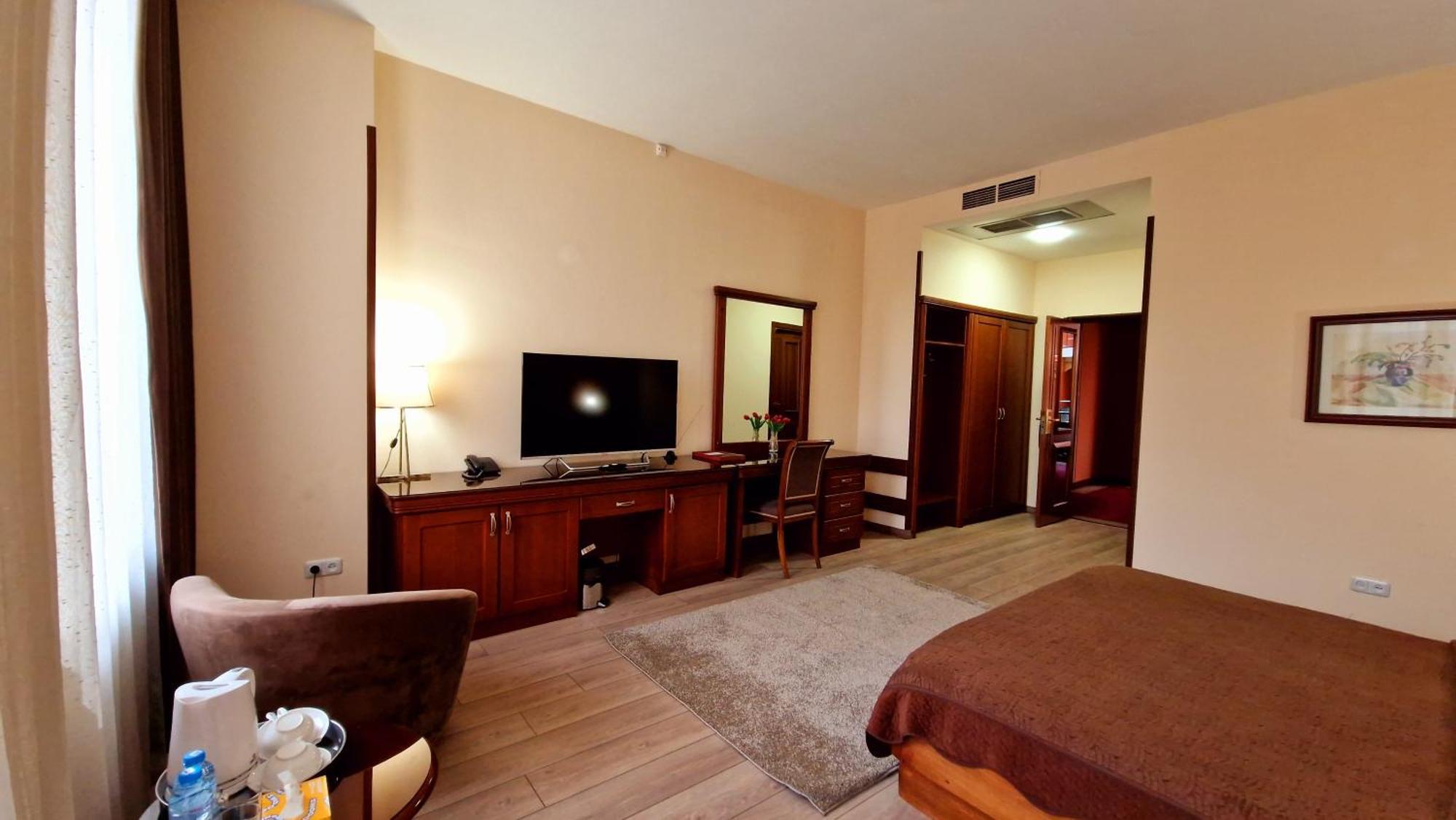 Ararat Hotel เยเรวาน ภายนอก รูปภาพ