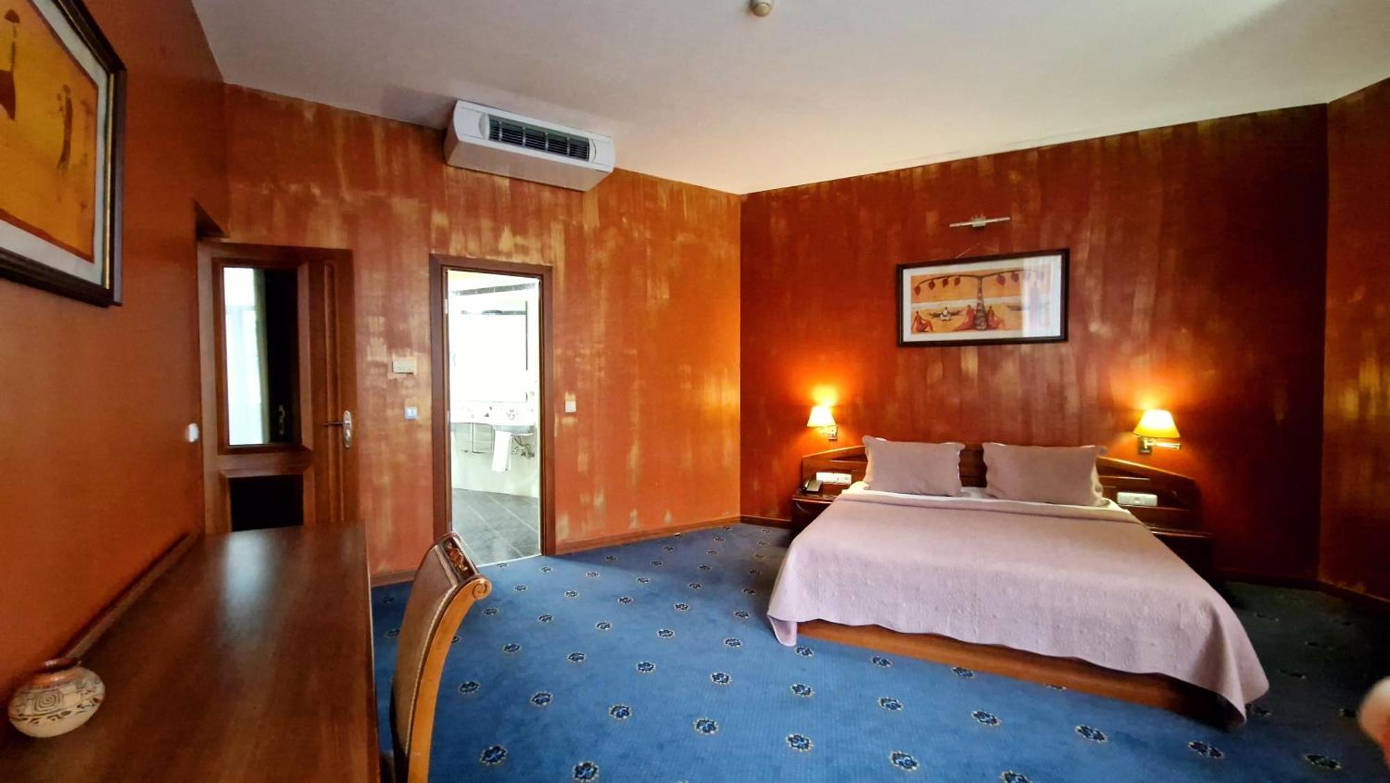 Ararat Hotel เยเรวาน ภายนอก รูปภาพ