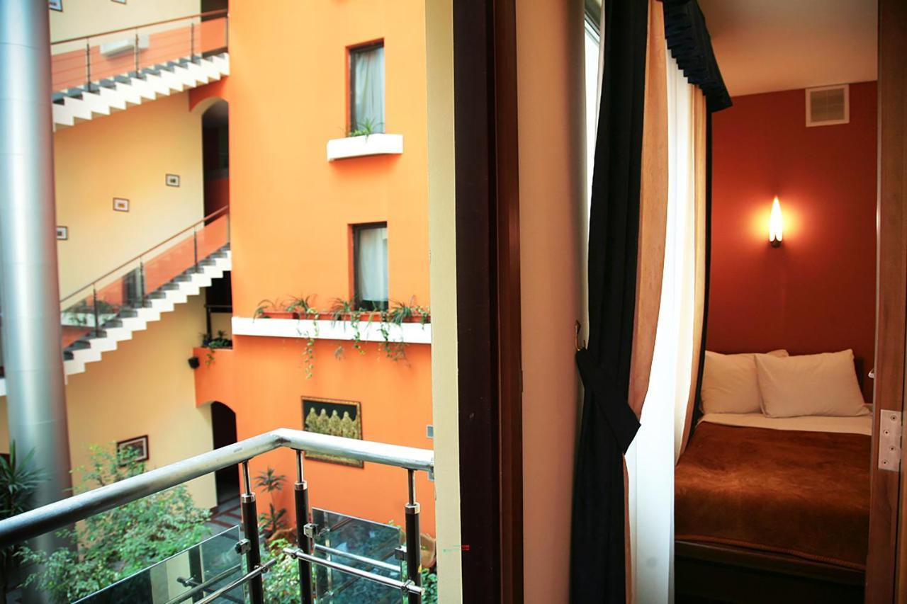 Ararat Hotel เยเรวาน ภายนอก รูปภาพ